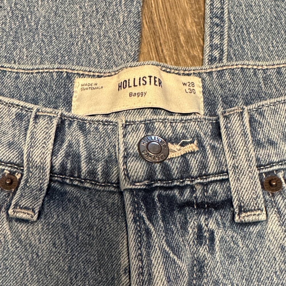 Hollister Men's Light Blue Relaxed Jeans
